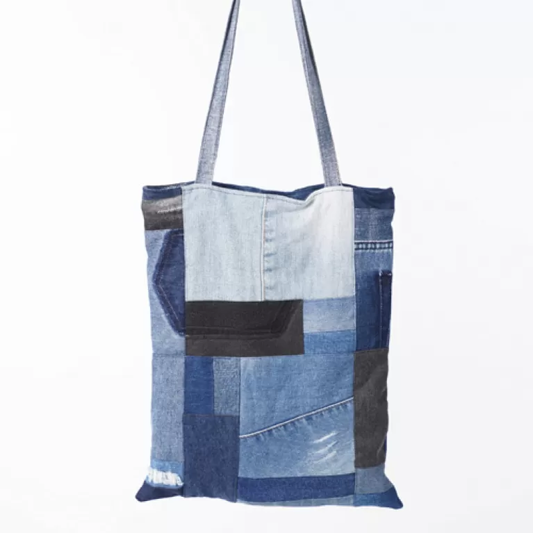 túi tote lớn từ jeans tái chế, phong cách đa năng tiện lợi, kỹ thuật tạo hình độc đáo, thân thiện với môi trường, thiết kế, tomato handmade, chus
