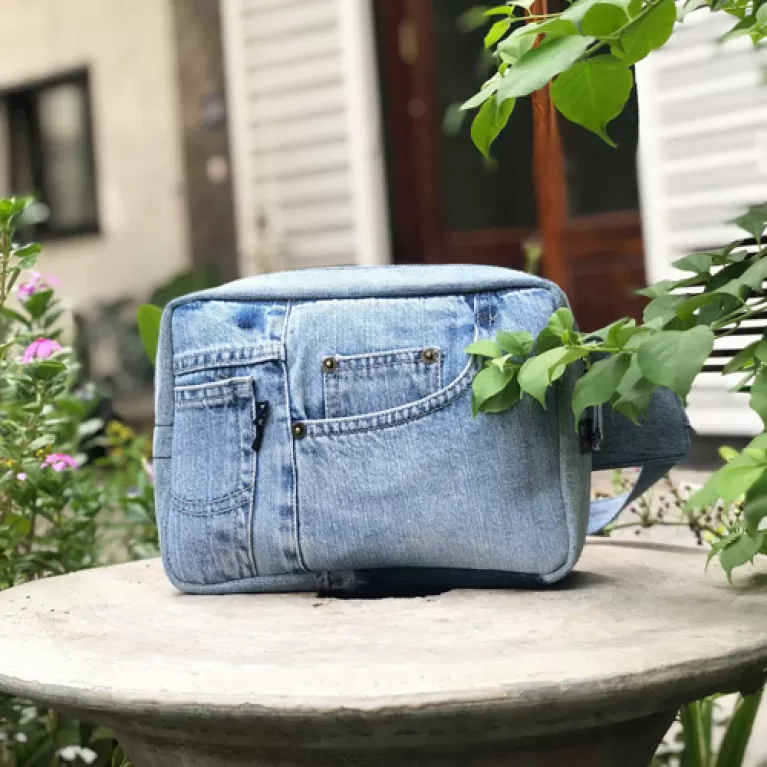 light blue box denim crossbody fanny pack from old jeans, saddle bag style, highly versatile, classic color, simple and practical design
