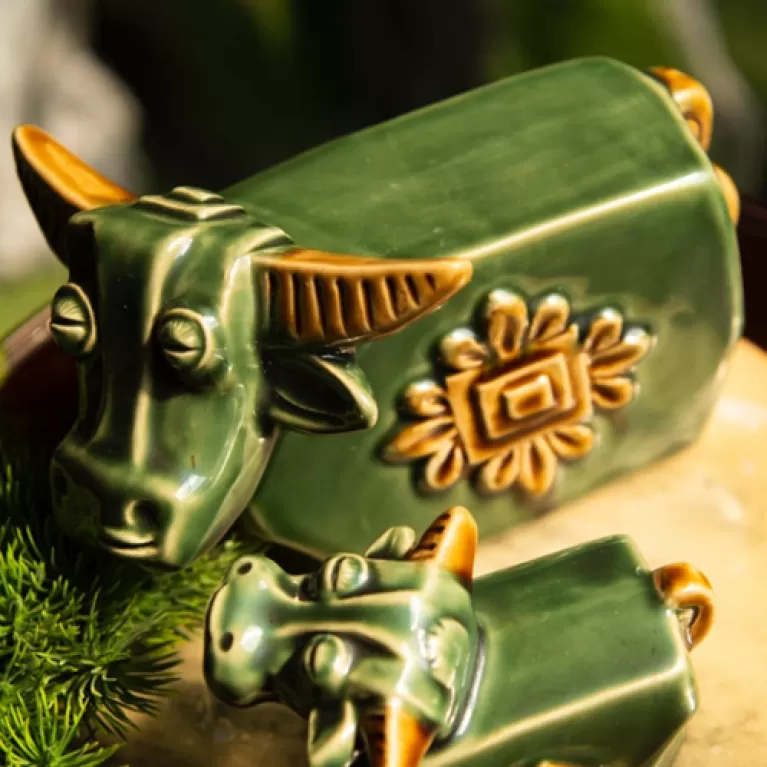 tượng trâu gốm sành, màu xanh lục, hceramic, chus