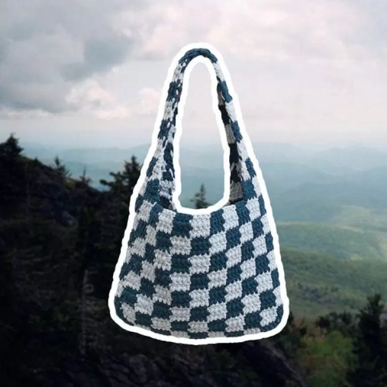 túi tote len caro xanh dương đậm & nhạt, chất liệu len cotton, độ bền cao, phong cách hiện đại, dễ phối đồ, thiết kế, crochet studio, chus
