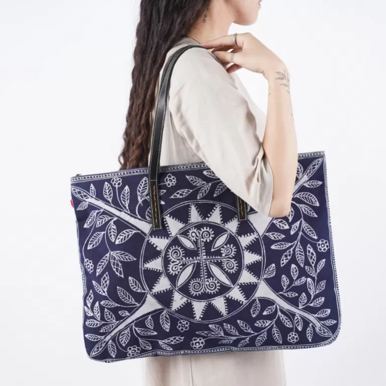 túi thổ cẩm chữ nhật quai da, nghệ thuật batik tct155, hoạ tiết sáp ong, dáng túi hình chữ nhật, size lớn, đựng được nhiều đồ