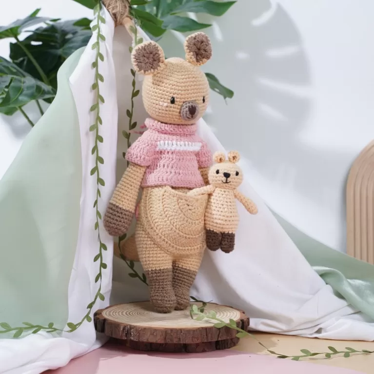 crochet stuffed standing kangaroo mommy and baby, large size, woolen kangaroo plush keychain, woolen toy kangaroo, kangaroo made of wool