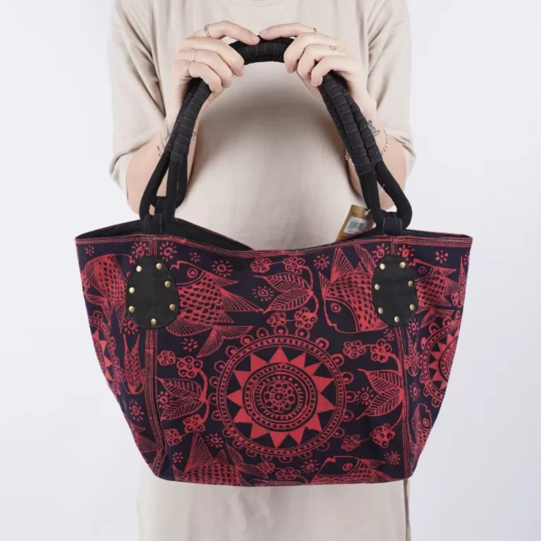túi xách thổ cẩm size m, nghệ thuật batik tct55, vải nhuộm chàm vẽ sáp ong, họa tiết độc đáo, túi form rộng, đựng được nhiều đồ