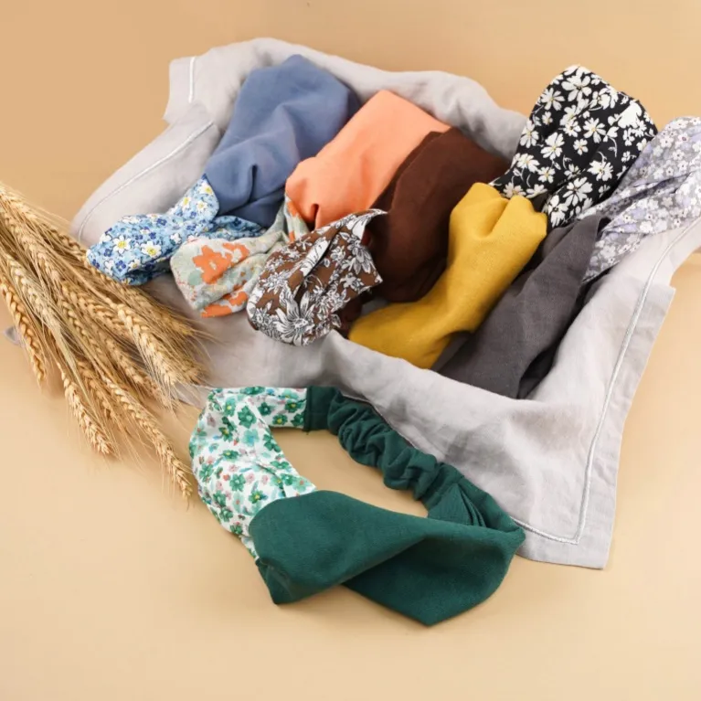 băng đô linen họa tiết hoa, hoàn toàn thủ công, phụ kiện tóc xinh xắn và nữ tính, chất liệu vải lanh mềm nhẹ