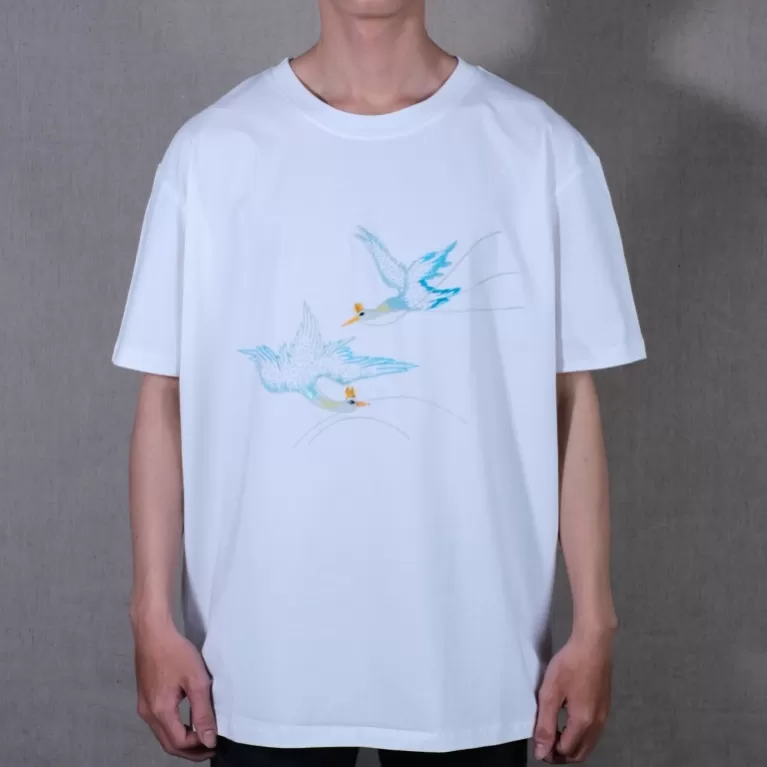 swan hand-embroidery t-shirt, cotton t-shirt, short-sleeved t-shirt, handcrafted swan embroidery, cold cotton t-shirt