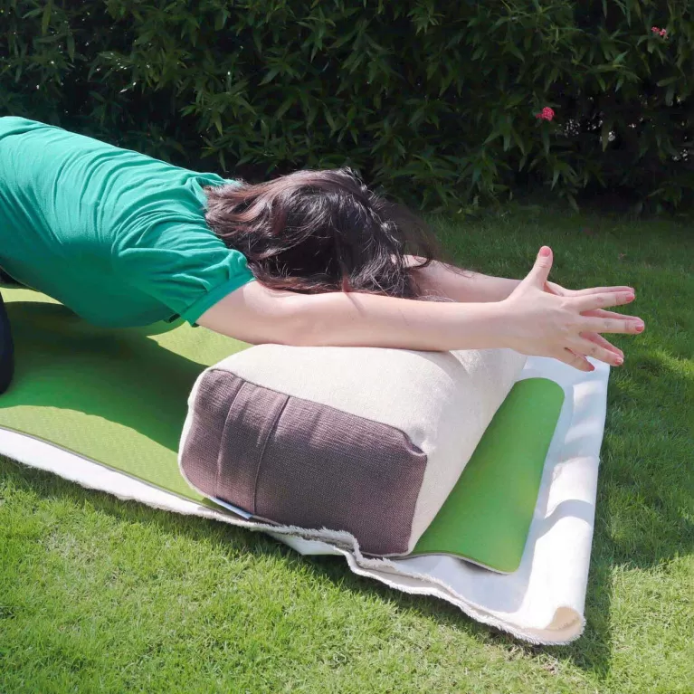 【送料込】新品ヨガワークス　ボルスターティーグリーン ヨガワークス ボルスター ティーグリーン ヨガボルスター ティー