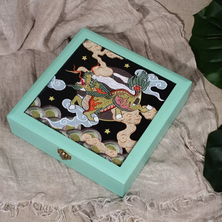 dragon embroidered lacquer box, premium hand-embroidered gift box, symbolizing prosperity and fortune, a gift for loved ones