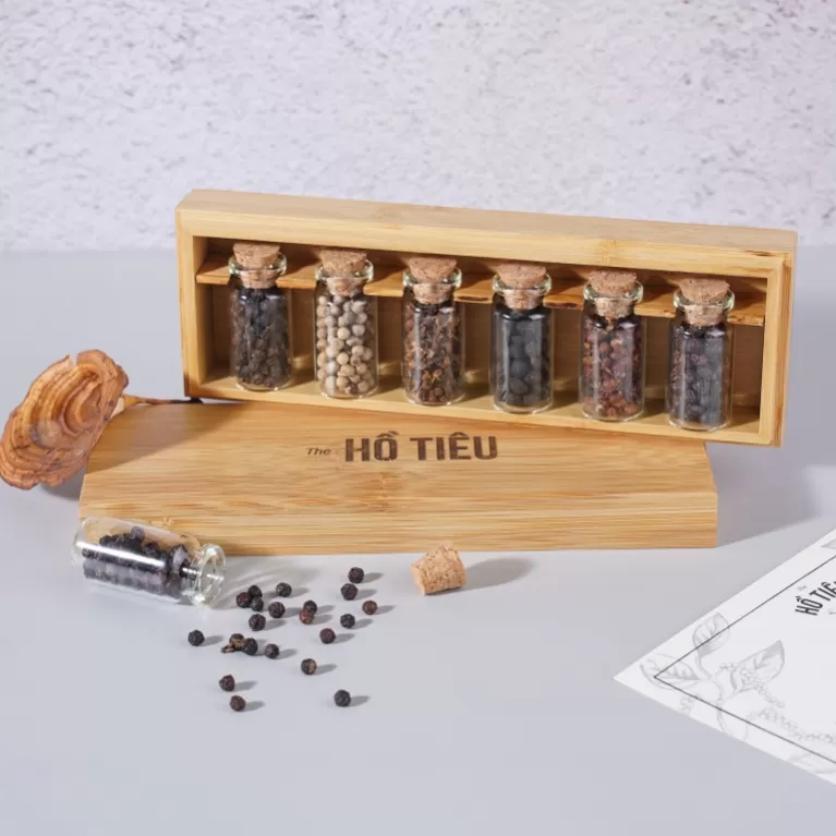 set quà hạt tiêu hộp tre premium, bộ quà tặng thực phẩm, set quà tặng premium, set quà tặng mẹ, gia vị cho sức khỏe