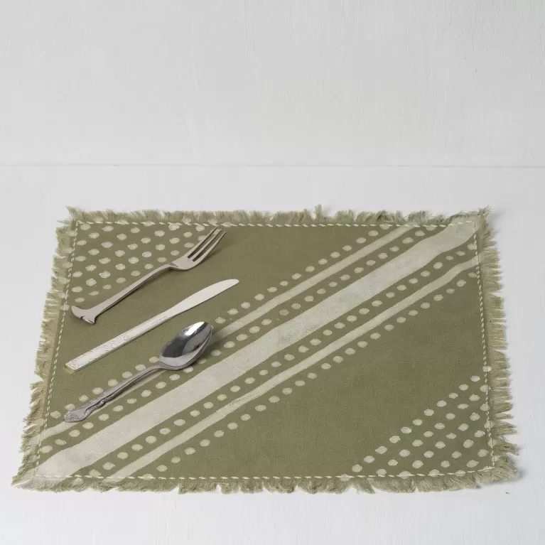khăn ăn linen tua rua, chất liệu vải linen mềm nhẹ, dễ dàng vệ sinh, không bị phai màu sau khi giặc, trang trí bàn ăn