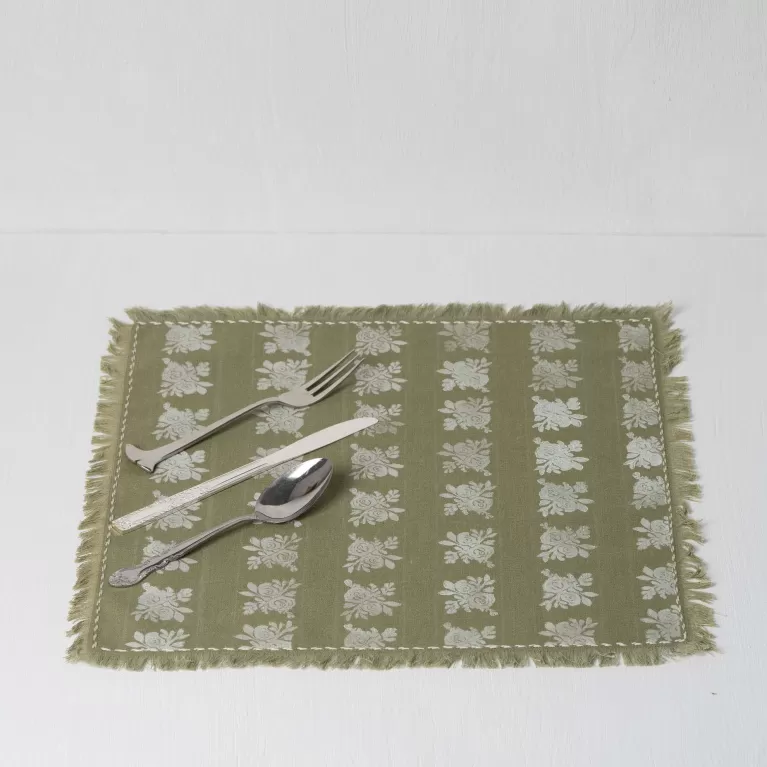 khăn ăn linen tua rua, chất liệu vải linen mềm nhẹ, dễ dàng vệ sinh, không bị phai màu sau khi giặc, trang trí bàn ăn