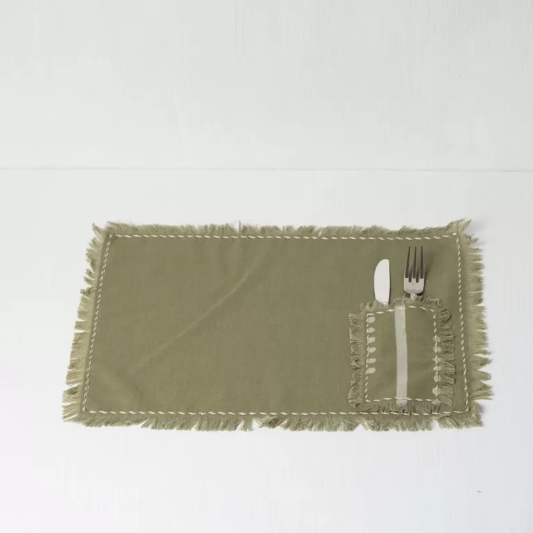 khăn lót đĩa tua rua có hoạ tiết, phong cách wabi sabi, chất vải linen mềm mịn, trang trí bàn ăn tinh tế, sản phẩm thủ công