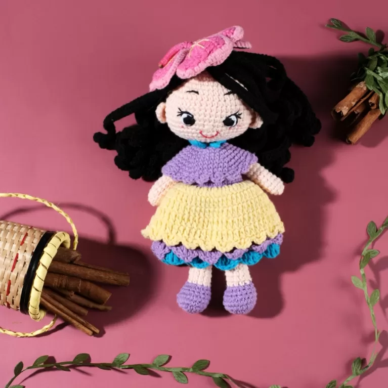 búp bê len hana mai anh đào, chất liệu len dễ chịu, họa tiết mai anh đào, thiết kế độc đáo, điểm nhấn trong không gian sống