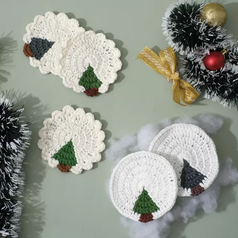 christmas coaster, good absorbency, made of cotton yarn, high durability, intricate hand-knitting technique, festival decoration