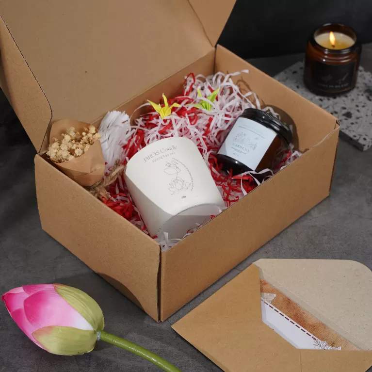 bộ quà tặng trang nhã, nến thơm hoa sen và nến thơm basic, jaros candle, chus