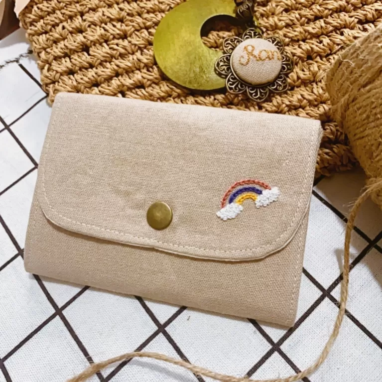 hand-embroidered linen fabric wallet, adorable hand-embroidered pattern, 3 convenient compartments, lovely handmade accessory