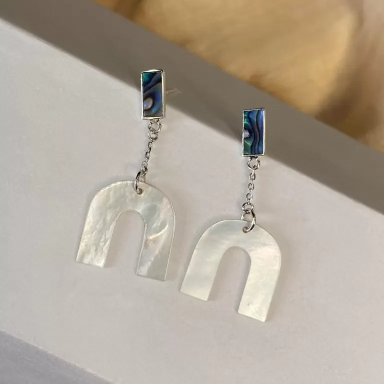 bông tai tides, bộ sưu tập sea lover, cảm hứng từ đại dương, khuyên hình bán oval, nét đẹp thời thượng và cá tính, phù hợp nhiều trang phục
