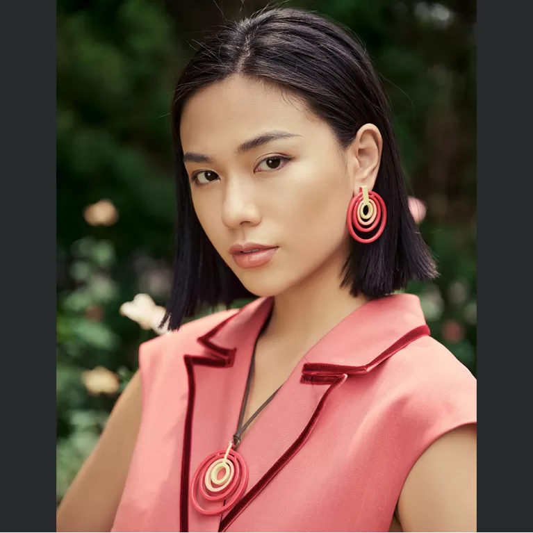 bông tai & vòng cổ phenomemal đỏ, bộ sưu tập trendsetter, kiểu dáng hiện đại, màu sắc nổi bật, dễ phôi đồ, phù hợp với nhiều dịp
