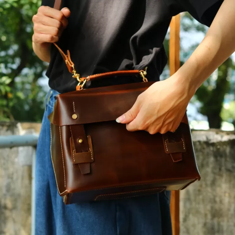 mở genuine leather bag, look up to the sky collection, camera bag, sturdy shock-resistant layer, leather strap for backpack-style carrying