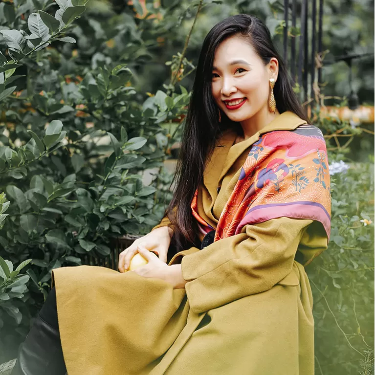 khăn lụa thần long khuyển bàn vương tộc dao đỏ, khăn lụa hàng thiết kế, khăn in tranh nghệ thuật, quà lưu niệm