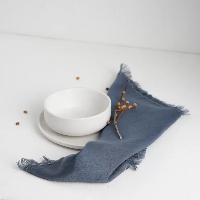 khăn ăn “tĩnh”, chất liệu linen, phong cách tối giản và mộc mạc, trang trí bàn ăn thêm sang trong, độ bền cao, có thể sử dụng lâu dài