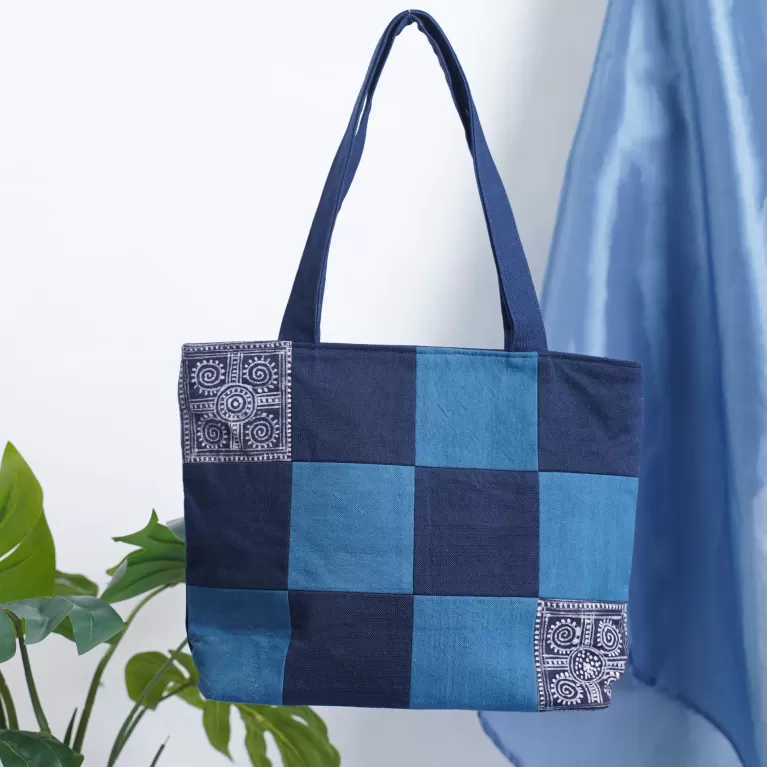 túi tote thái caro độc đáo, túi hai màu xanh phối đỏ và xanh đậm nhạt, túi thủ công hoa văn batik độc lạ, thủ công, nhà mị, chus