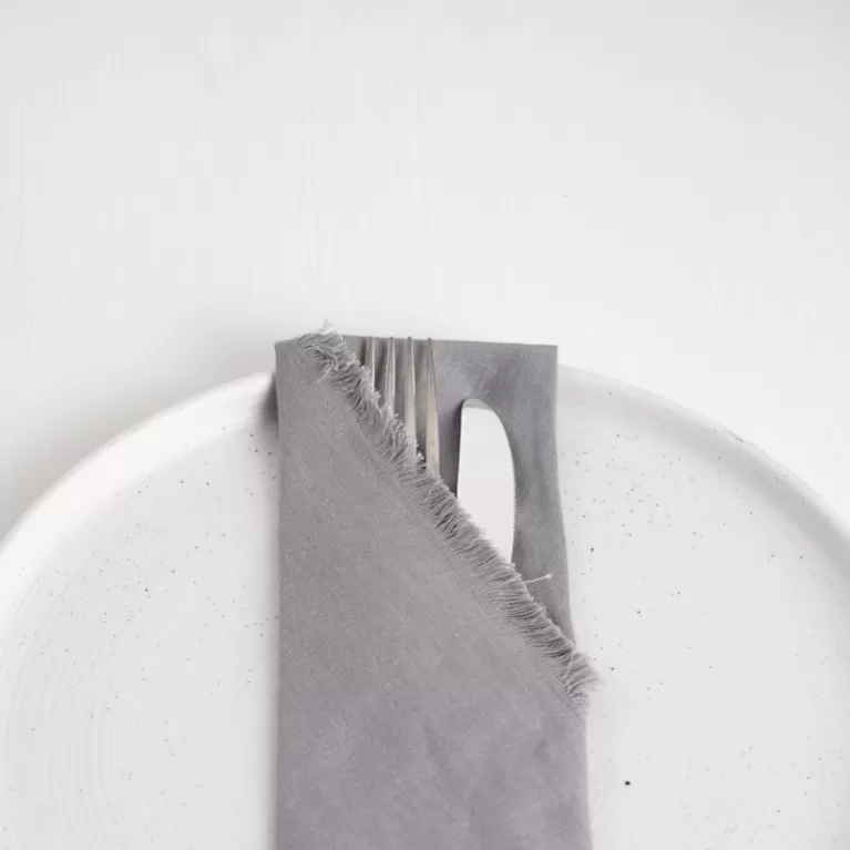“tâm” cutlery pouch, minimalist design, linen material, available in various colors, organize dining table, elegant accent for dining table