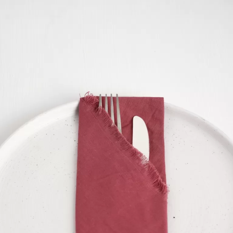 “tâm” cutlery pouch, minimalist design, linen material, available in various colors, organize dining table, elegant accent for dining table