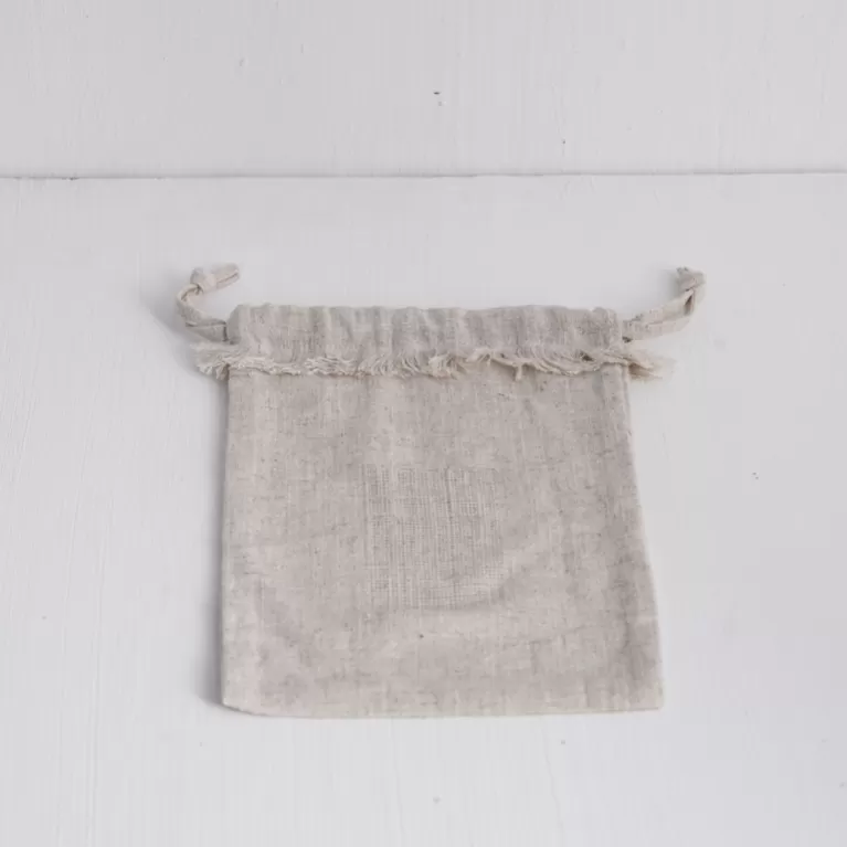 light gray “ô cửa” linen bag, woven linen fabric with light scratches, wabi sabi style, entirely handcrafted product