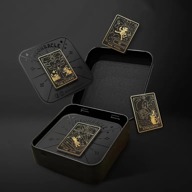 pin cài meowracle, thiết kế theo những lá bài tarot huyền bí, đường nét in rõ ràng, chất liệu hợp kim bền bỉ, khó bong tróc