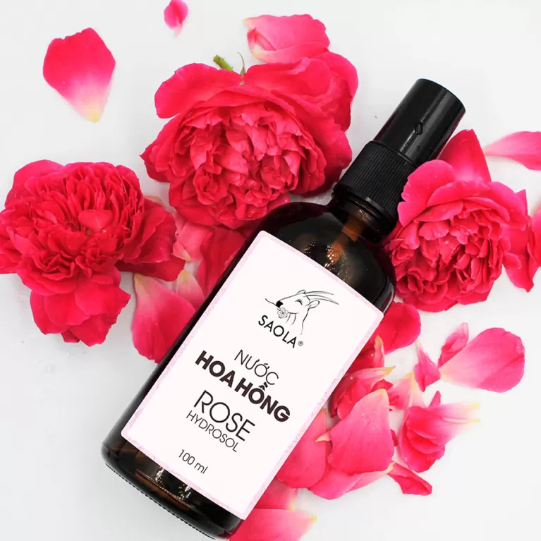 saola organic rose hydrosol, rose water mist, skin-balancing toner, smoothens and moisturizes skin, tightens pores