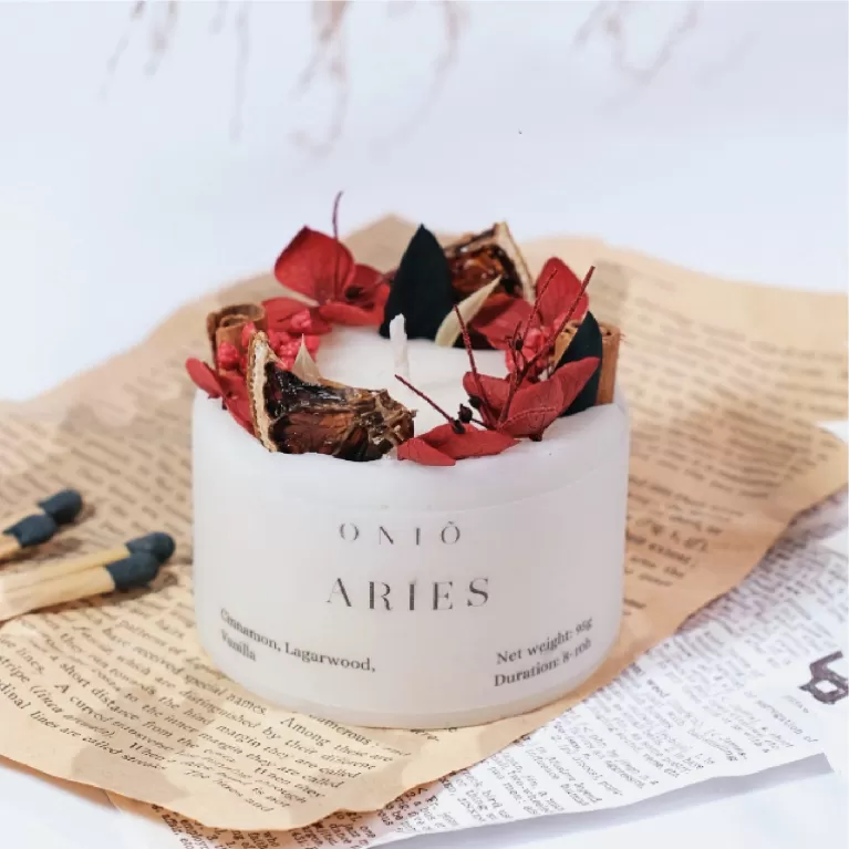 nến thơm cung hoàng đạo, trang trí hoa khô hình trụ, onio soapery, chus