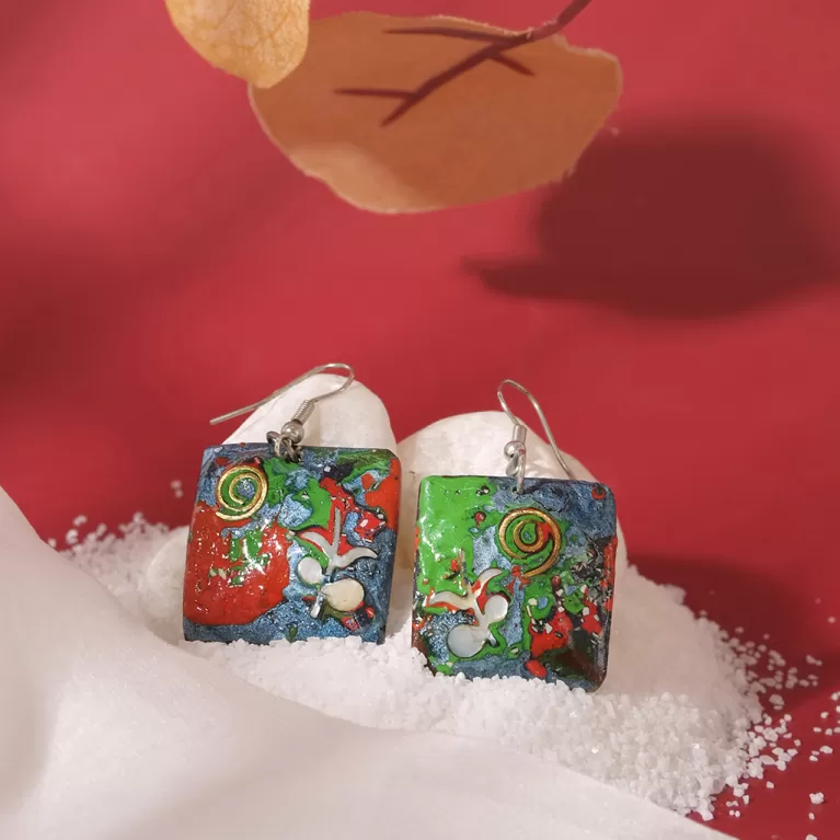 square earrings with lacquered pattern, exquisite and elegant accessories, delicate and sophisticated lines, unique lacquer patterns