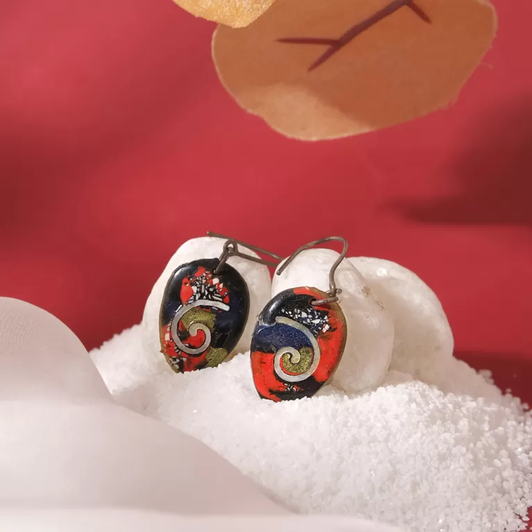 small water drop earrings with lacquered pattern, exquisite and creative products, simple beauty, intricate handcrafted technique