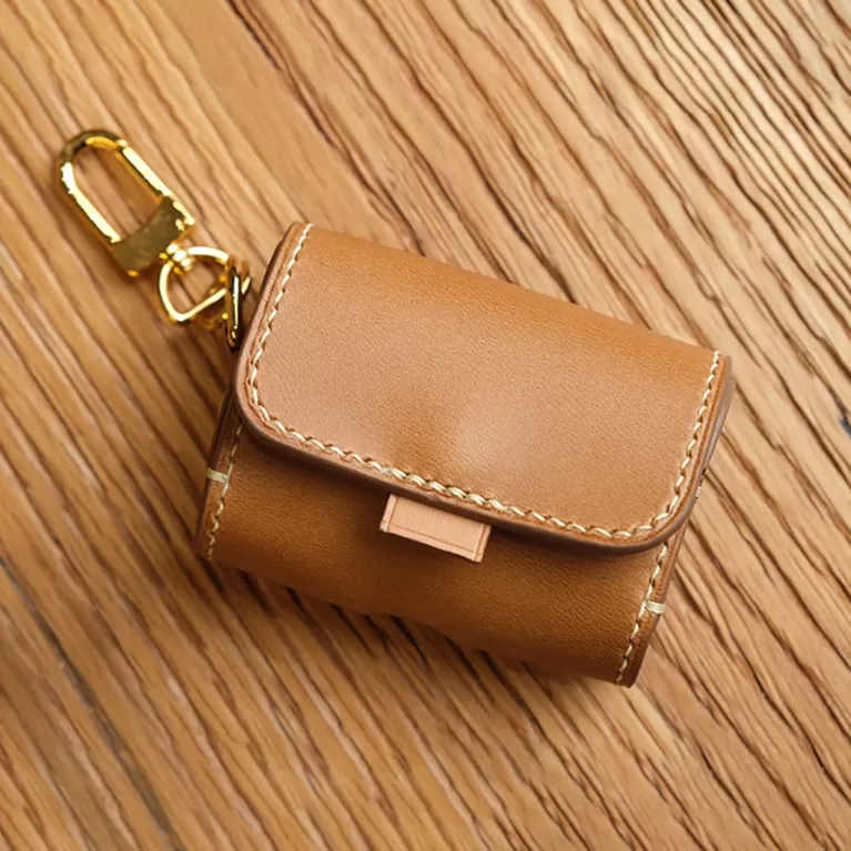 handmade genuine leather cover for airpods pro, free name engraving, meticulous attention to detail, skillful stitching, earphone protection