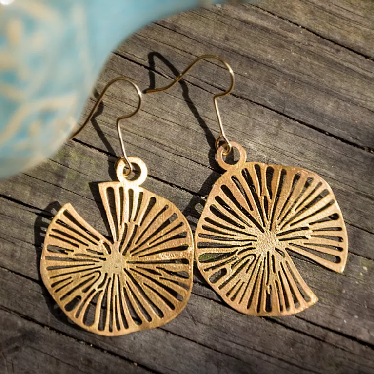 “thơ” gold plated earrings, gentle and elegant design, luxurious 18k gold-plated material, exquisite accessories, sophisticated style
