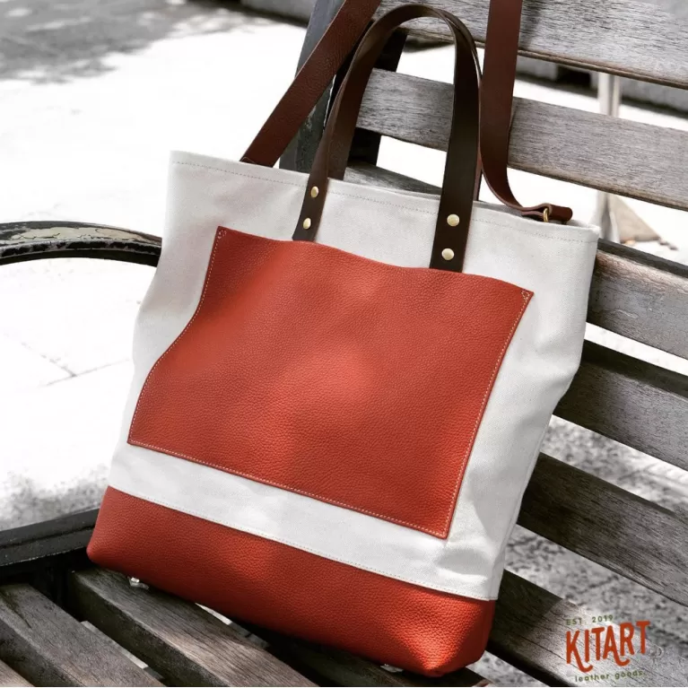 túi tote daily bằng da togo phối canvas, chất liệu mềm mại, thiết kế thanh lịch, phong cách thời thượng, phối được nhiều phong cách