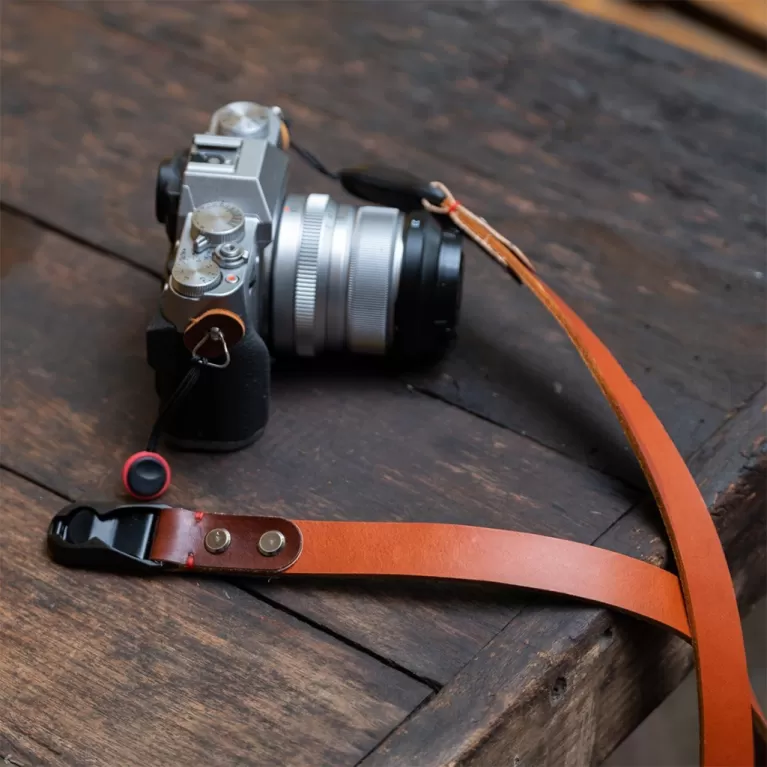 vachetta leather camera strap, flexible and durable material, rustic style, simple strap design, retro style