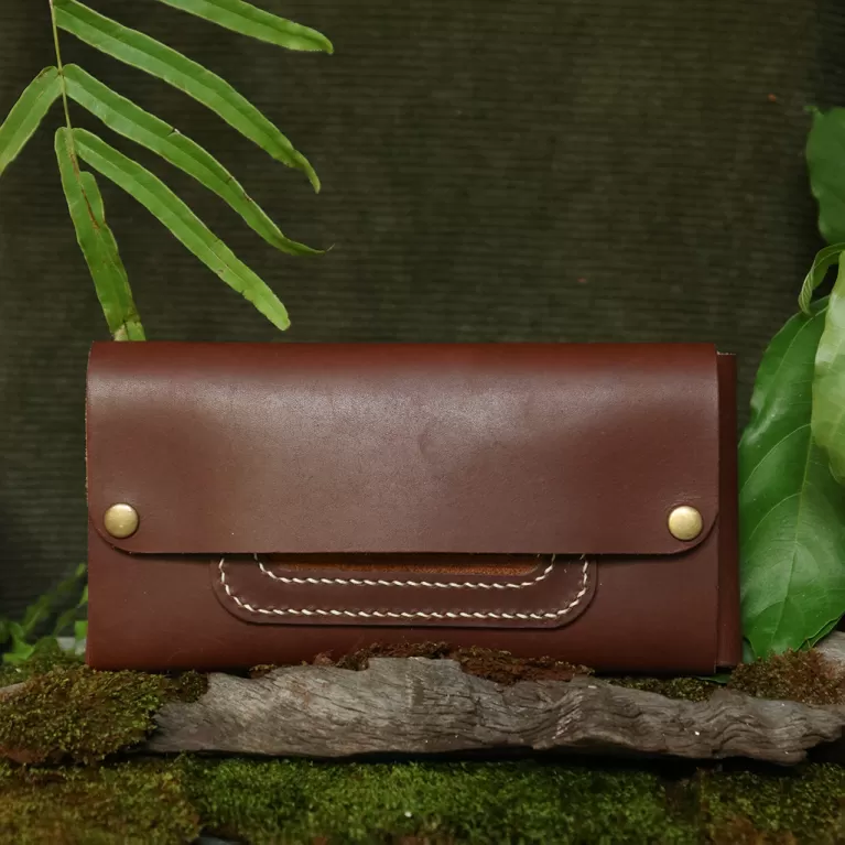 dragonfly wallet, unique long design, practicality, handcrafted production, stylish leather wallet, diverse strap designs