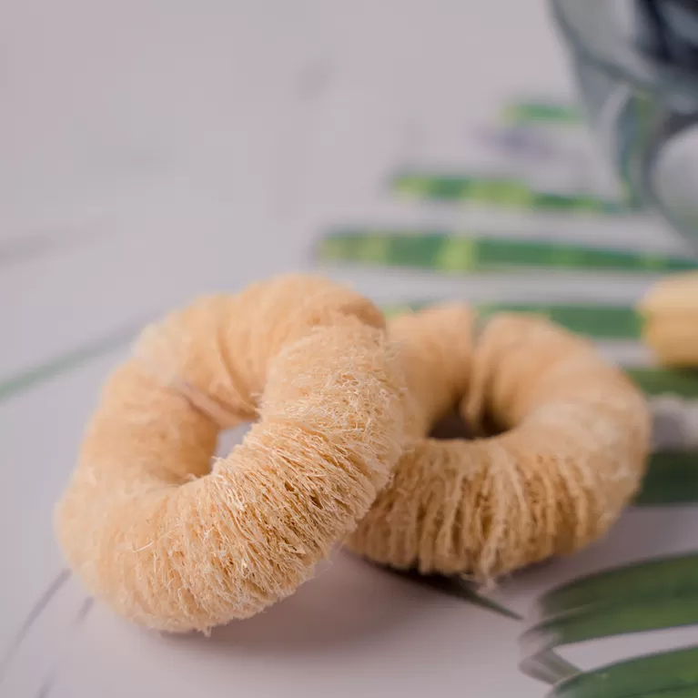 miếng rửa chén xơ mướp dạng tròn, hiệu quả làm sạch cao, an toàn cho da tay, chất liệu tự nhiên, dễ dàng phân huỷ, thân thiện môi trường