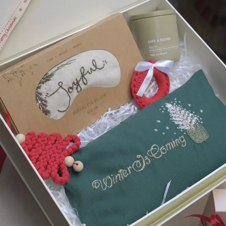 name embroidered herbal eye pillow, linen eye compress pillow, hot and cold eye compress, sleep-inducing eye compress