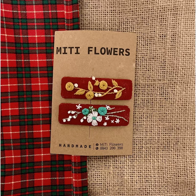 red embroidered linen hair clip, “special christmas” collection, floral patterns, vibrant colors, cute fabric hair clip for girls