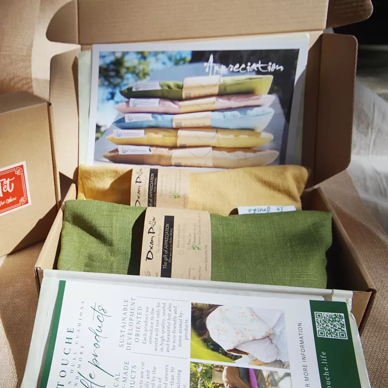 harmonious gift box for tet, relaxation heat pad, hot and cold heat pad, heat pad gift set, tet gifts, meaningful tet gifts