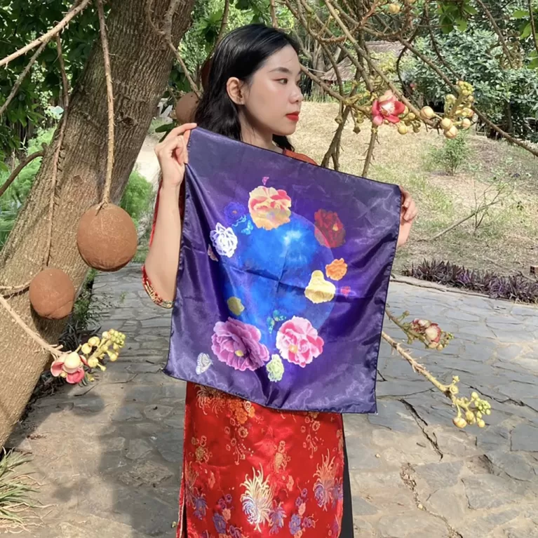 khăn lụa mặt trăng, khăn choàng lụa satin, khăn lụa in cao cấp, khăn bandana, khăn họa tiết nữ tính, khăn lụa màu tím