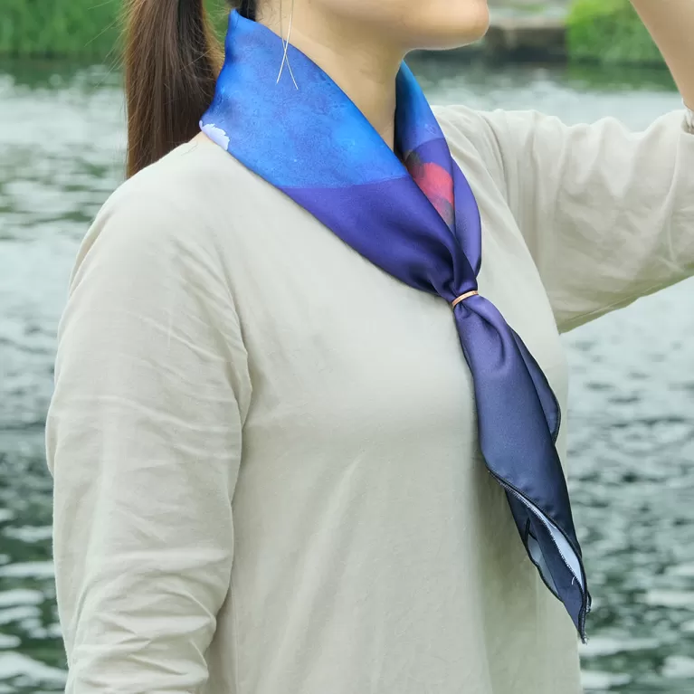 khăn lụa mặt trăng, khăn choàng lụa satin, khăn lụa in cao cấp, khăn bandana, khăn họa tiết nữ tính, khăn lụa màu tím
