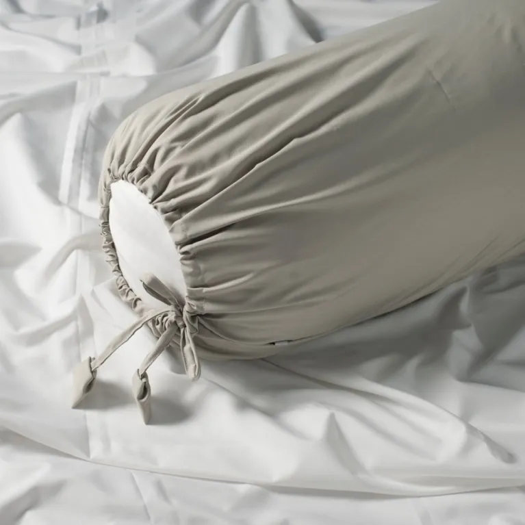 vỏ gối ôm cotton cao cấp size 70 x 100cm, mềm mại và êm ái cho da, ít nhăn và ít bị xù lông, nhiều lựa chọn màu sắc