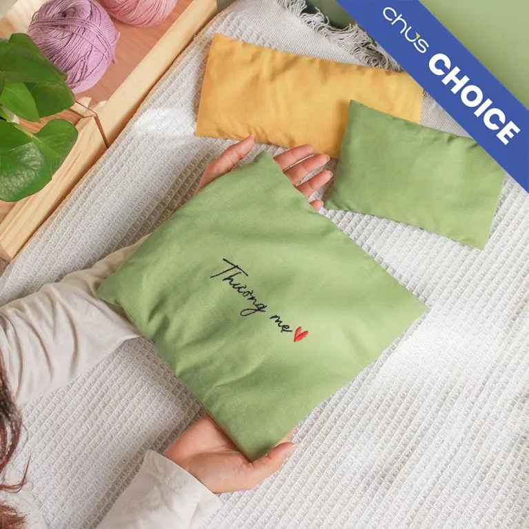 túi chườm thảo mộc, túi chườm thư giãn, túi chườm thêu tên, chườm nóng lạnh đa năng, quà tặng người yêu