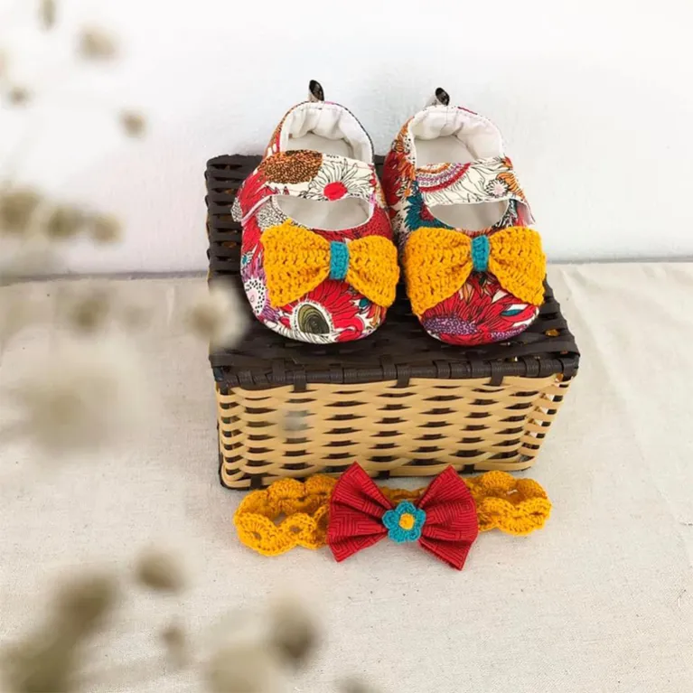 Set Giày Len Móc Kèm Băng Đô, Quà Tặng Đầy Tháng Bé Gái - Giggle Handmade
