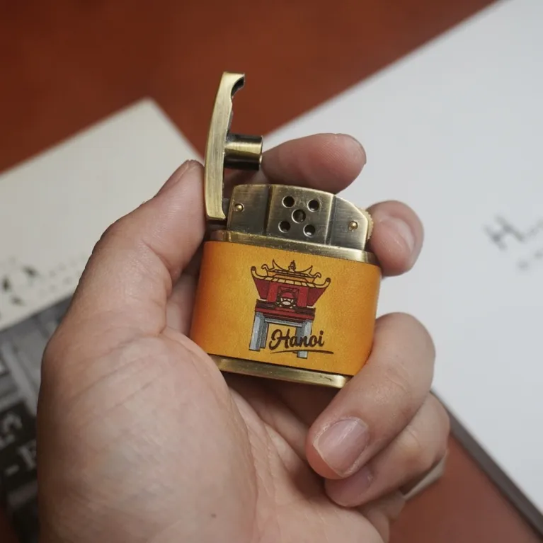 Bật lửa khắc tên