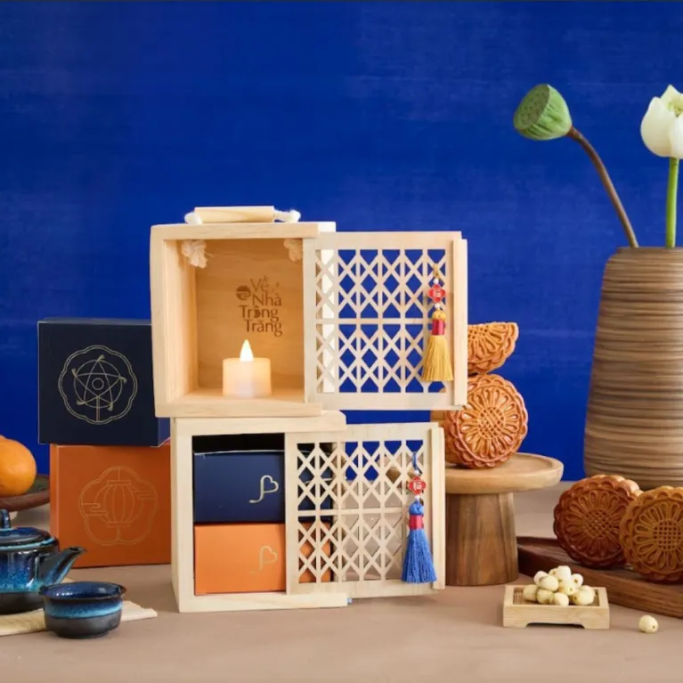 "Moon Viewing" Mid-Autumn Festival Gift Box, Lantern And Mooncakes, A Unique Vietnamese Gift, Expressing Your Love, Mid-Autumn Festival Gift, Meaningful Gifts