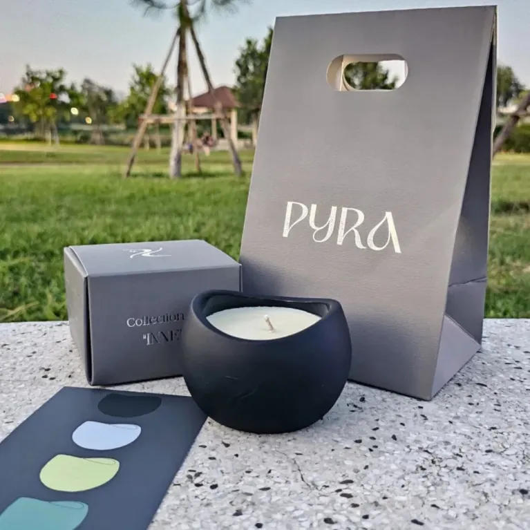 Pyra Cosmopolitan Scented Candle, Unforgettable Blended Fragrance, Artistic Candle Jar, Natural Ingredients, Personal Gift, Gift for Girlfriend
